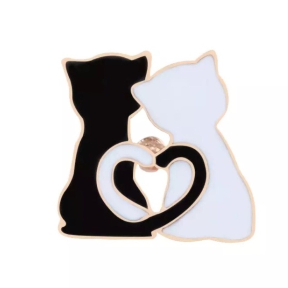 🐱Black & White Hugging Cats Enamel Pin🐱